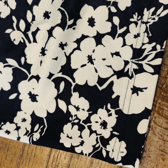 Chaps Short Skirt, Size 4P, Deep Navy & White, Perfect Like New - Picture 6 of 13